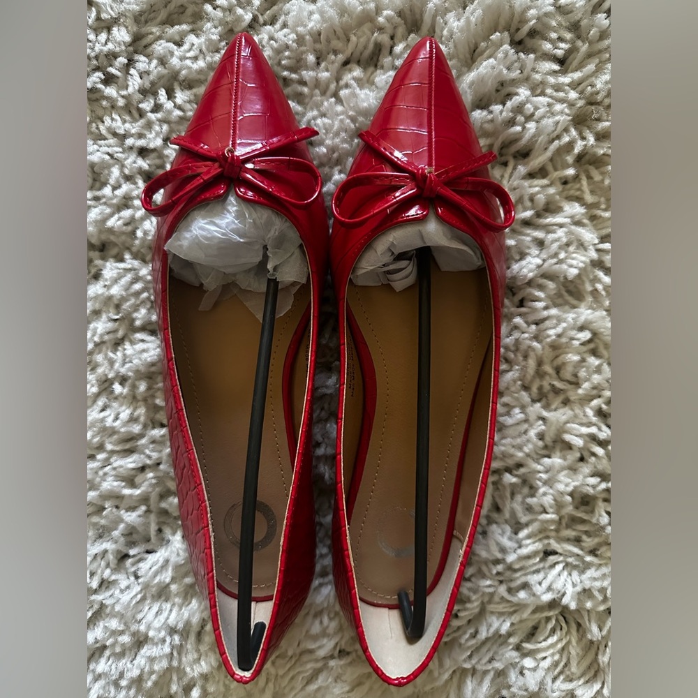 NEW- Journee Collection Women's Devalyn Flat Ballet